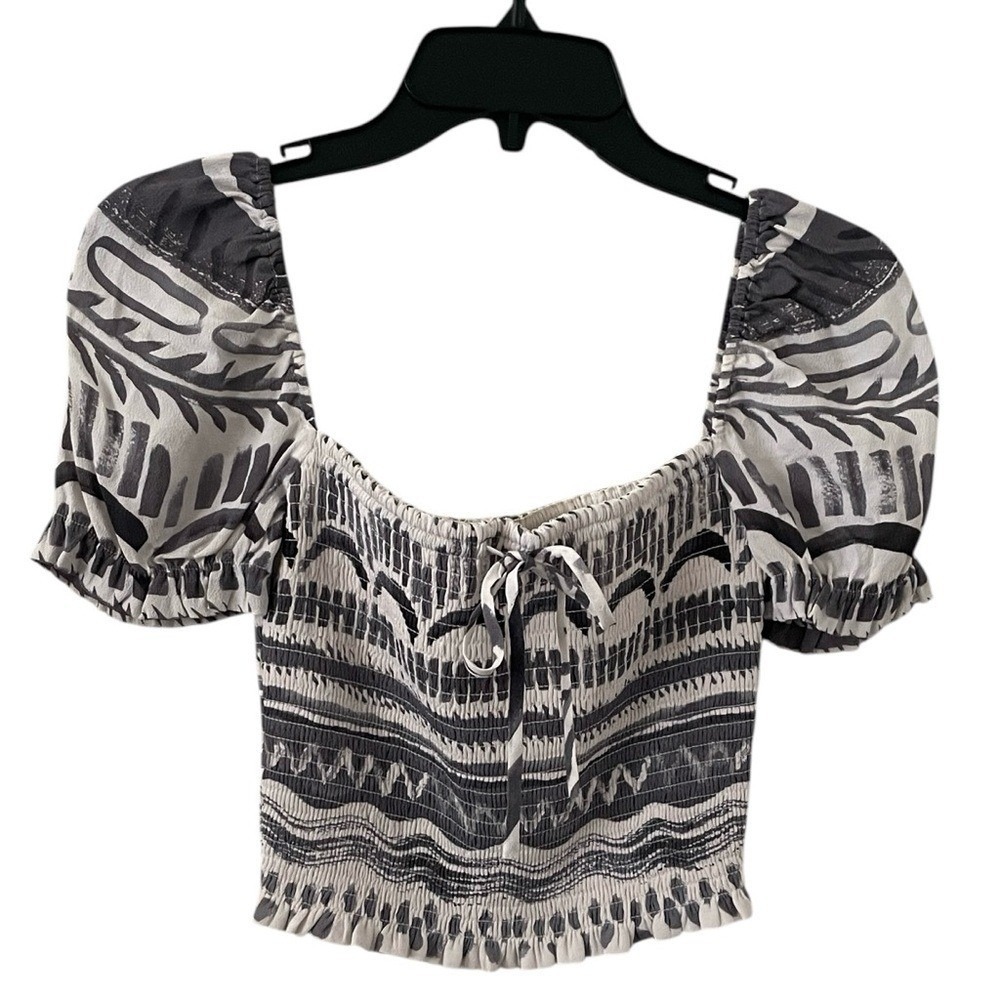 Wilfred Aritzia Women's White Gray Geometric Smocked Puff Sleeve Crop Top Size S